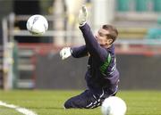 12 October 2004; Shay Given, Republic of Ireland, in action during squad training. Lansdowne Road, Dublin. Picture credit; David Maher / SPORTSFILE