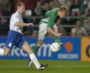 13 October 2004; Damien Duff, Republic of Ireland, in action against Pol Thorsteinsson, Faroe Islands. FIFA 2006 World Cup Qualifier, Republic of Ireland v Faroe Islands, Lansdowne Road, Dublin. Picture credit; Brian Lawless / SPORTSFILE
