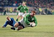 4 January 1997; Ireland's Jonathan Bell scores a try against Italy. Ireland v Italy, Friendly Rugby International, Lansdowne Road, Dublin. Picture Credit: Brendan Moran / SPORTSFILE