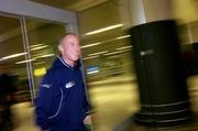 1 December 2004; Peter Stringer, Munster, pictured on his arrival at Toulouse International airport. Toulouse, France. Picture credit; Matt Browne / SPORTSFILE