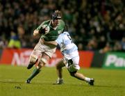 27 November 2004; Paul O'Connell, Ireland, in action against Agustin Pichot, Argentina. Rugby International, Ireland v Argentina, Lansdowne Road, Dublin. Picture credit; Brendan Moran / SPORTSFILE