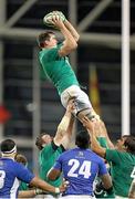 9 November 2013; Devin Toner, Ireland, wins possession in a lineout. Guinness Series International, Ireland v Samoa, Aviva Stadium, Lansdowne Road, Dublin. Picture credit: John Dickson / SPORTSFILE