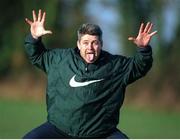 24 November 1998; Ireland head coach Warren Gatland during squad training. Ireland Rugby Squad Training, Garda R.F.C., Westmanstown, Lucan, Dublin. Picture credit: Aoife Rice / SPORTSFILE