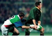 24 November 1998; Robbie Fleck, South Africa is tackled by Killian Keane, Combined Provinces. Rugby fiendly, Combined Provinces v South Africa, Musgrave Park, Cork. Picture credit: Matt Browne / SPORTSFILE