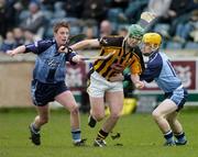 30 January 2005; Henry Shefflin, Kilkenny, in action against Dublin players Ger O'Meara, left, and Damien O'Reilly. Walsh Cup, Dublin v Kilkenny, Parnell Park, Dublin. Picture credit; Ray McManus / SPORTSFILE