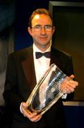 6 February 2005; Martin O'Neill, Glasgow Celtic Manager, with the International Personality of the year award, at the 2004 FAI / eircom International Soccer Awards. Citywest Hotel, Dublin. Picture credit; David Maher / SPORTSFILE
