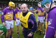 27 February 2005; Seamus Murphy, Wexford manager, with his players before the start of the game. Allianz National Hurling League, Division 1B, Wexford v Cork, Wexford Park, Wexford. Picture credit; David Maher / SPORTSFILE