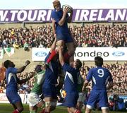 12 March 2005; Julien Bonnaire, France, wins the lineout. RBS Six Nations Championship 2005, Ireland v France, Lansdowne Road, Dublin. Picture credit; Damien Eagers / SPORTSFILE