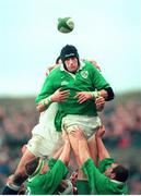 6 March 1999; Paddy Johns, Ireland wins the lineout against England.  Five Nations Rugby Championship, Ireland v England, Lansdowne Road, Dublin. Picture credit: Brendan Moran / SPORTSFILE