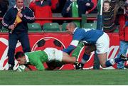 10 April 1999; Justin Bishop scores Ireland's first try. International rugby friendly, Ireland v Italy, Lansdowne Road, Dublin. Picture credit: Matt Browne / SPORTSFILE