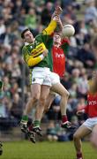 27 March 2005; Darragh O'Se, Kerry, in action against Billy Joe Phelan, Mayo. Allianz National Football League, Division 1A, Mayo v Kerry, McHale Park, Castlebar, Co. Mayo. Picture credit; Pat Murphy / SPORTSFILE