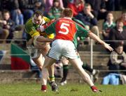 27 March 2005; Seamus Moynihan, Kerry, in action against Gary Mullins, Mayo. Allianz National Football League, Division 1A, Mayo v Kerry, McHale Park, Castlebar, Co. Mayo. Picture credit; Pat Murphy / SPORTSFILE