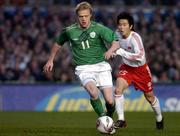 29 March 2005; Damien Duff, Republic of Ireland, in action against Zhano Junzhe, China. International Friendly, Republic of Ireland v China, Lansdowne Road, Dublin Picture credit; Brian Lawless / SPORTSFILE