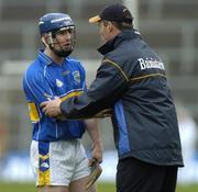 27 March 2005; Ken Hogan, Tipperary manager speaks to Eoin Kelly. Allianz National Hurling League, Division 1B, Tipperary v Cork, Semple Stadium, Thurles, Co. Tipperary. Picture credit; Damien Eagers / SPORTSFILE