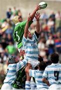 28 August 1999; Jeremy Davidson, Ireland, wins the lineout from Allajandro Allub, Argentina. Rugby International, Ireland v Argentina, Lansdowne Road, Dublin. Picture credit: Brendan Moran / SPORTSFILE