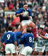 24 October 1999; Abdelatif Benazzi, France, catches the ball during a lineout. 1999 Rugby World Cup, France v Argentina, Lansdowne Road, Dublin. Picture credit: Matt Browne / SPORTSFILE