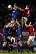 18 June 2005; Simon Easterby, British and Irish Lions, contests a lineout with Tom Donnelly, Otago. British and Irish Lions Tour to New Zealand 2005, Otago v British and Irish Lions, Carisbrook Stadium, Dunedin, New Zealand. Picture credit; Richard Lane / SPORTSFILE