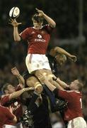 9 July 2005; Donnacha O'Callaghan, British and Irish Lions, wins a lineout from Jerry Collins, New Zealand. British and Irish Lions Tour to New Zealand 2005, 3rd Test, New Zealand v British and Irish Lions, Eden Park, Auckland, New Zealand. Picture credit; Brendan Moran / SPORTSFILE