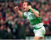 19 November 2000; Denis Hickie, Ireland, celebrates after scoring a try. International friendly, Ireland v South Africa, Lansdowne Road, Dublin. Picture credit: Aoife Rice / SPORTSFILE