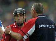 24 July 2005; Cork manager John Allen has words of advise for Ben O'Connor, late in the first half. Guinness All-Ireland Senior Hurling Championship Quarter-Final, Cork v  Waterford, Croke Park, Dublin. Picture credit; Ray McManus / SPORTSFILE