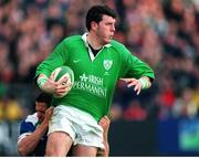 4 March 2000; Shane Horgan, Ireland, is tackled by Juan Francesio, Italy. Six Nations Rugby International, Ireland v Italy, Lansdowne Road, Dublin. Picture credit: Damien Eagers / SPORTSFILE
