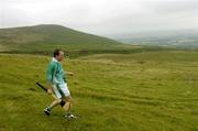 30 July 2005; David Fitzgerald representing Clare pictured during the M Donnelly Poc Fada na hEireann Final. Annaverna Mountain Ravensdale, Cooley Mountains, Co. Louth. Picture credit; Damien Eagers / SPORTSFILE