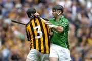 31 July 2005; TJ Ryan, Limerick, clashes with John Tennyson, Kilkenny. Both players were subsequently shown a yellow card. Guinness All-Ireland Hurling Championship, Quarter-Final, Kilkenny v Limerick, Croke Park, Dublin. Picture credit; Brendan Moran / SPORTSFILE