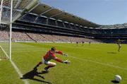 7 August 2005; Kerry's Dara O'Cinneide kicks his penalty wide watched by Mayo goalkeeper David Clarke. Bank of Ireland Senior Football Championship Quarter-Final, Kerry v Mayo, Croke Park, Dublin. Picture credit; Brendan Moran / SPORTSFILE