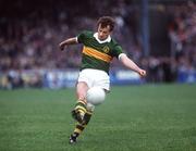 21 September 1986; Mikey Sheehy, Kerry, kicks a free. Kerry v Tyrone, All-Ireland Football Final, Croke Park, Dublin. Picture credit; Ray McManus / SPORTSFILE