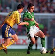 28 April 1999; Stephen Carr of Republic of Ireland in action against Daniel Andersson of Sweden during the International friendly match between Republic of Ireland and Sweden at Lansdowne Road in Dublin. Photo By Brendan Moran/Sportsfile