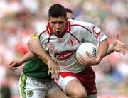 25 September 2005; Sean Cavanagh, Tyrone, in action against Darragh O Se, Kerry. Bank of Ireland All-Ireland Senior Football Championship Final, Kerry v Tyrone, Croke Park, Dublin. Picture credit; Brendan Moran / SPORTSFILE *** Local Caption *** Any photograph taken by SPORTSFILE during, or in connection with, the 2005 Bank of Ireland All-Ireland Senior Football Final which displays GAA logos or contains an image or part of an image of any GAA intellectual property, or, which contains images of a GAA player/players in their playing uniforms, may only be used for editorial and non-advertising purposes.  Use of photographs for advertising, as posters or for purchase separately is strictly prohibited unless prior written approval has been obtained from the Gaelic Athletic Association.