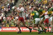 25 September 2005; Owen Mulligan, Tyrone, in action against Kerry's Darragh O'Se and Marc O'Se. Bank of Ireland All-Ireland Senior Football Championship Final, Kerry v Tyrone, Croke Park, Dublin. Picture credit; Damien Eagers/ SPORTSFILE