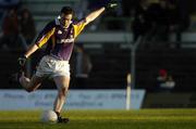 13 November 2005; Ray Cosgrove, Kilmacud Crokes shoots to score a point. Leinster Club Senior Football Championship Quarter-Final, St. Peter's v Kilmacud Crokes, Pairc Tailteann, Navan, Co. Meath. Picture credit: Damien Eagers / SPORTSFILE