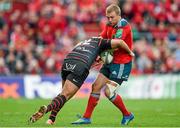 5 April 2014; Keith Earls, Munster, is tackled by Lionel Beauxis, Toulouse. Heineken Cup Quarter-Final, Munster v Toulouse. Thomond Park, Limerick. Picture credit: Stephen McCarthy / SPORTSFILE