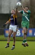 4 December 2005; Darren Magee, Kilmacud Crokes, goes up for a high ball with Dermot Earley, Sarsfields. Leinster Club Senior Football Championship Final, Sarsfields v Kilmacud Crokes, Navan, Co. Meath. Picture credit: Damien Eagers / SPORTSFILE