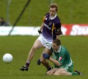 4 December 2005; Paul Griffin, Kilmacud Crokes, in action against Gary White, Sarsfield. Leinster Club Senior Football Championship Final, Sarsfields v Kilmacud Crokes, Navan, Co. Meath. Picture credit: Damien Eagers / SPORTSFILE