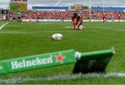 5 April 2014; Ian Keatley, Munster, ties his boot laces before kicking a conversion. Heineken Cup Quarter-Final, Munster v Toulouse. Thomond Park, Limerick. Picture credit: Diarmuid Greene / SPORTSFILE