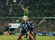 11 February 2006; Simon Easterby, Ireland, goes highest to win a lineout against France. RBS 6 Nations 2006, France v Ireland, Stade de France, Paris, France. Picture credit; Brendan Moran / SPORTSFILE