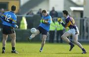 19 February 2006; Michael Donnellan, Salthill Knocknacarra, in action against Mark Davoran, Kilmacud Crokes. AIB All-Ireland Club Football Championship, Semi-Final, Salthill Knocknacarra v Kilmacud Crokes, Pearse Park, Longford. Picture credit: Damien Eagers / SPORTSFILE