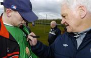 27 February 2006; Sir Bobby Robson, International Football Consultant, Republic of Ireland, signs a supporters jersey at the end of squad training. Malahide FC, Malahide, Dublin. Picture credit: David Maher / SPORTSFILE