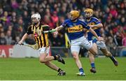 4 May 2014; Padraig Walsh, Kilkenny, in action against Shane McGrath and Kieran Bergin, right, Tipperary. Allianz Hurling League Division 1 Final, Tipperary v Kilkenny, Semple Stadium, Thurles, Co. Tipperary. Picture credit: Diarmuid Greene / SPORTSFILE