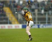 30 April 2006; Henry Shefflin, Kilkenny, takes a free. National Hurling League, Division 1 Final. Kilkenny v Limerick, Semple Stadium, Thurlus, Co. Tipperary. Picture credit: Damien Eagers / SPORTSFILE
