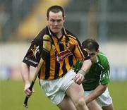 30 April 2006; Michael Kavanagh, Kilkenny, in action against Barry Foley, Limerick. National Hurling League, Division 1 Final. Kilkenny v Limerick, Semple Stadium, Thurlus, Co. Tipperary. Picture credit: David Maher / SPORTSFILE