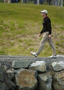 7 July 2006; Bradley Dredge walks across to the 18th green during the 2nd round of the Kappa Smurfit European Open Golf Championship. K Club, Straffan, Co. Kildare. Picture credit: Damien Eagers / SPORTSFILE