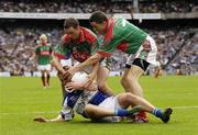13 August 2006; Ross Munnelly, Laois, is tackled by Joe Higgins, left, and Padraig McMahon, Mayo. Bank of Ireland All-Ireland Senior Football Championship Quarter-Final, Mayo v Laois, Croke Park, Dublin. Picture credit; Ray McManus / SPORTSFILE