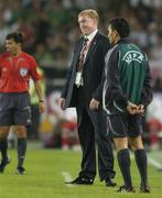 2 September 2006; Republic of Ireland manager Steve Staunton gestures to the match referee. Euro 2008 Championship Qualifier, Germany  v Republic of Ireland, Gottleib-Damlier Stadion, Stuttgart, Germany. Picture credit: Brian Lawless / SPORTSFILE