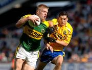 17 September 2006; Tommy Walsh, Kerry, in action against Stephen Ormsby, Roscommon. ESB All-Ireland Minor Football Championship Final, Kerry v Roscommon, Croke Park, Dublin. Picture credit: David Maher / SPORTSFILE