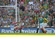 17 September 2006; Colm Cooper, Kerry, scores his side's third goal against Mayo. Bank of Ireland All-Ireland Senior Football Championship Final, Kerry v Mayo, Croke Park, Dublin. Picture credit: Brendan Moran / SPORTSFILE