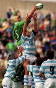 28 August 1999; Jeremy Davidson of Ireland takes possession in a lineout ahead of Allajandro Allub of Argentina during the Rugby World Cup Warm-up match between Ireland and Argentina at Lansdowne Road in Dublin. Photo by Brendan Moran/Sportsfile