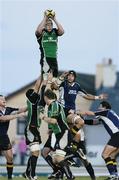 29 September 2006; Andrew Farley, Connacht, wins a lineout from Trevor Hogan, Leinster. Magners Celtic League 2006 - 2007, Connacht v Leinster, Sportsground, Galway. Picture credit: Brendan Moran / SPORTSFILE